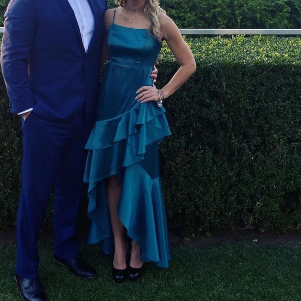 Lulus emerald green satin ball gown. Worn once. Like new condition.